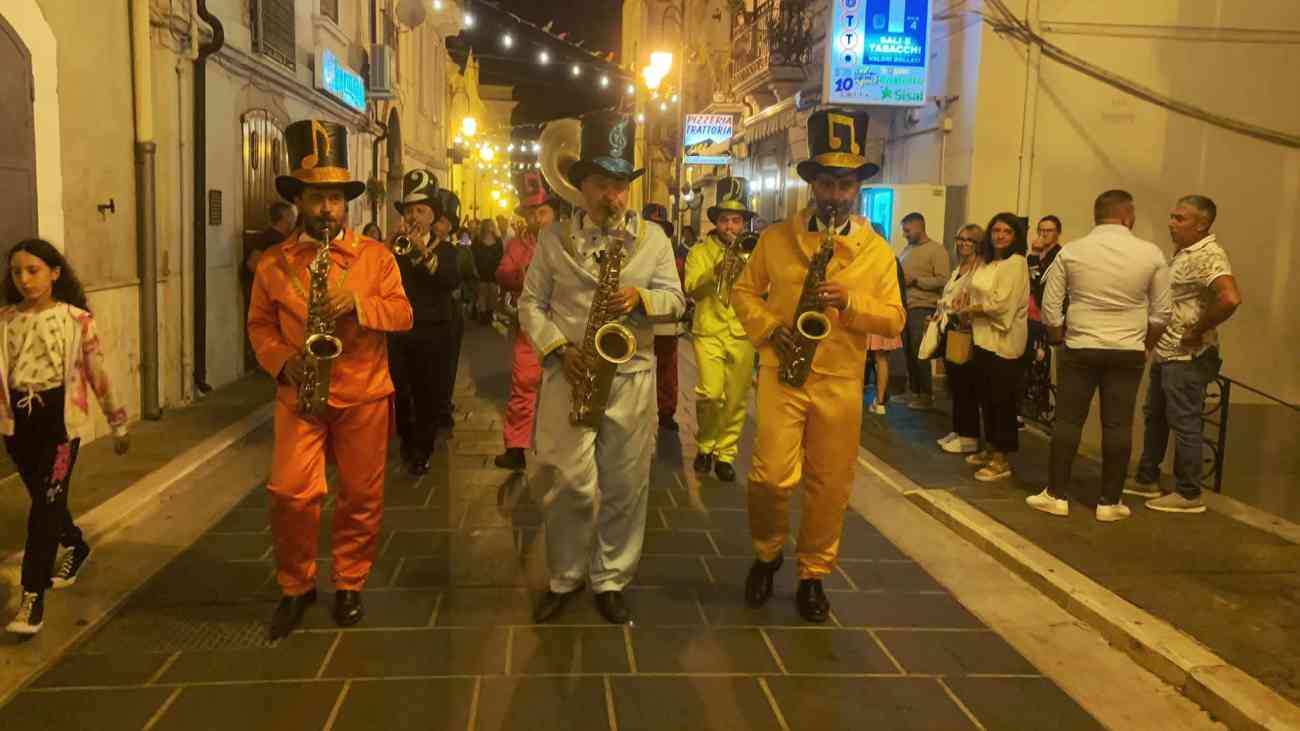 Candela si accende di magia: torna lo Stritt Street Festival Candela si accende di magia: torna lo Stritt Street Festival