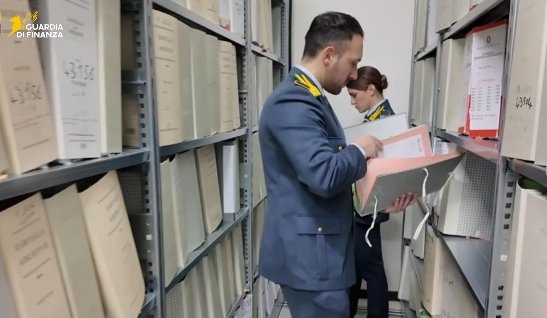Fondi regionali usati per fini personali: sigilli a beni per 800 mila euro Fondi regionali usati per fini personali: sigilli a beni per 800 mila euro
