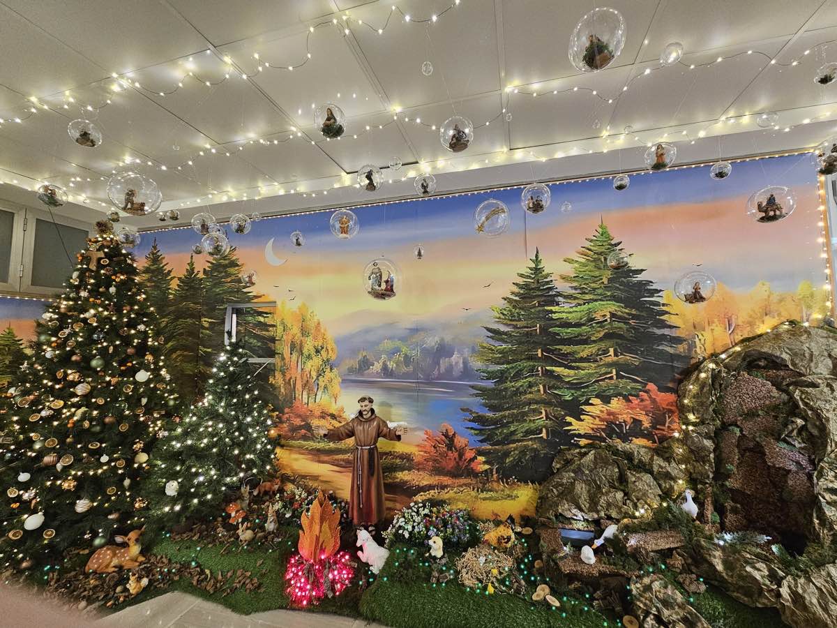 Nel presepe di Casa Sollievo riecheggia l’inno di San Francesco Nel presepe di Casa Sollievo riecheggia l’inno di San Francesco