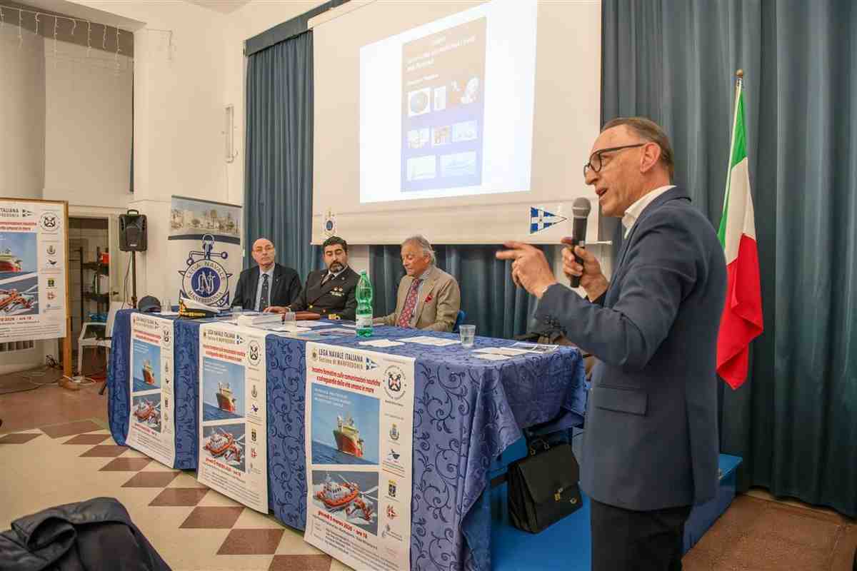 Manfredonia, grande partecipazione all’incontro sulla sicurezza nella navigazione da diporto Manfredonia, grande partecipazione all’incontro sulla sicurezza nella navigazione da diporto