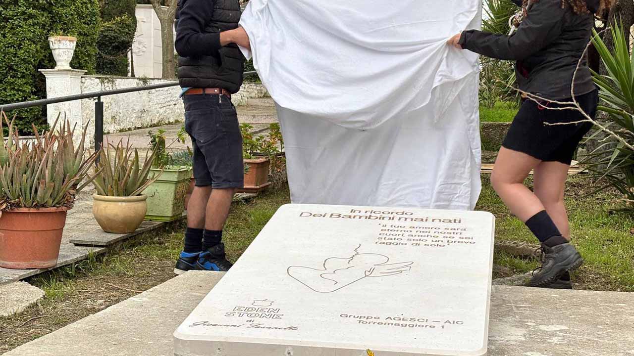 Torremaggiore: inaugurato il monumento ai “bambini mai nati” Torremaggiore: inaugurato il monumento ai “bambini mai nati”