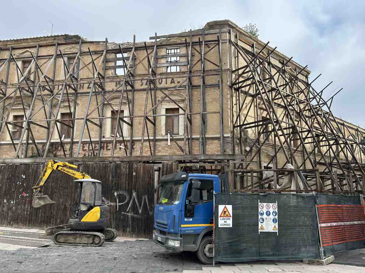 Lucera, dopo 24 anni parte l’intervento di messa in sicurezza di palazzo Sant’Anna Lucera, dopo 24 anni parte l’intervento di messa in sicurezza di palazzo Sant’Anna
