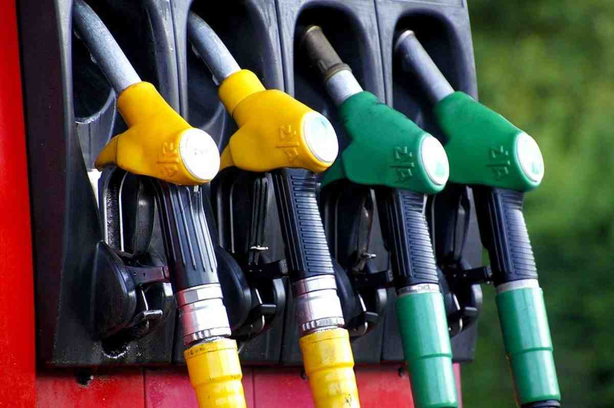 Carburanti, il taglio delle accise si avvia al tramonto: resta il nodo delle alternative Carburanti, il taglio delle accise si avvia al tramonto: resta il nodo delle alternative