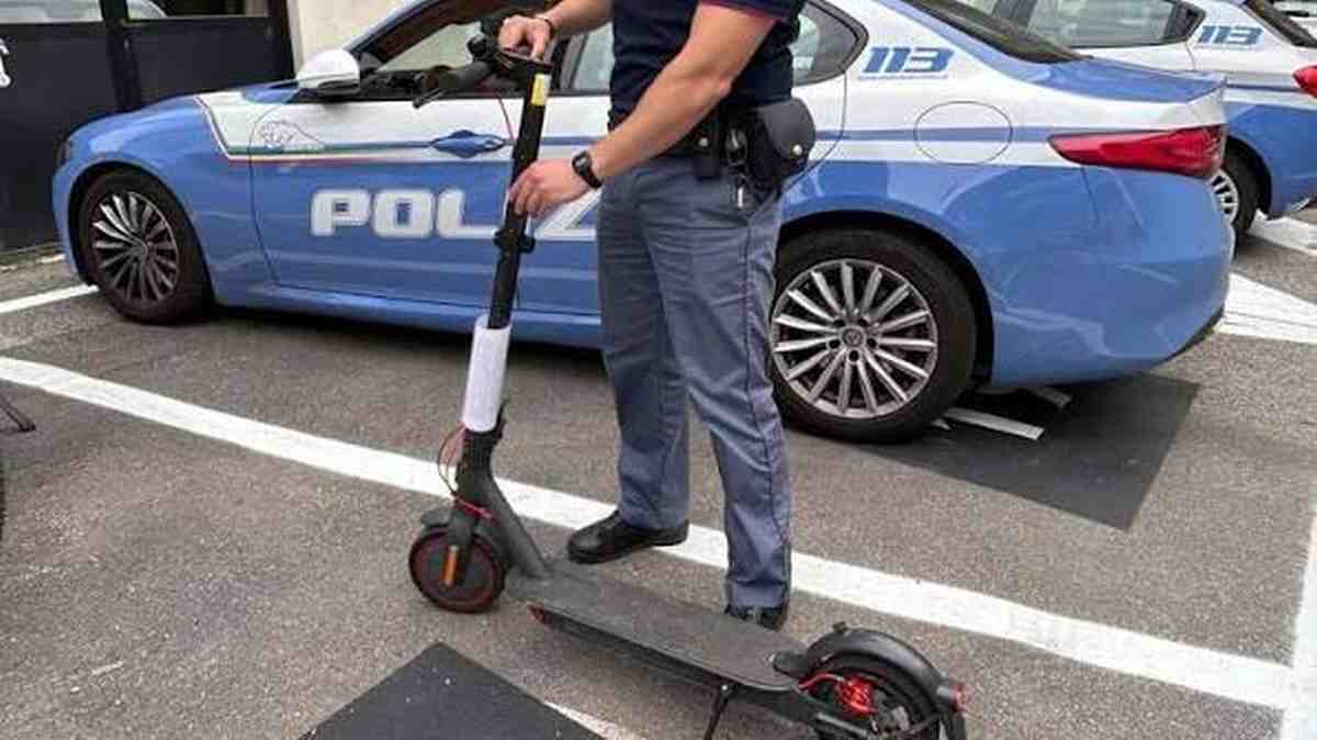 Foggia, stretta della Polizia su bici e monopattini: 28 conducenti sanzionati Foggia, stretta della Polizia su bici e monopattini: 28 conducenti sanzionati