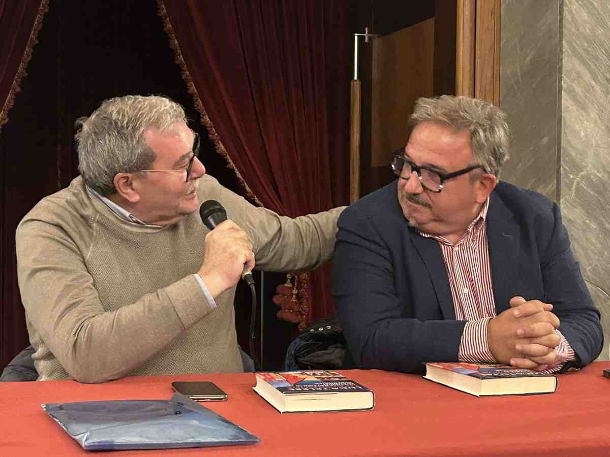 Grande successo per l’incontro con Telese a San Severo, gremito il foyer del Verdi Grande successo per l’incontro con Telese a San Severo, gremito il foyer del Verdi