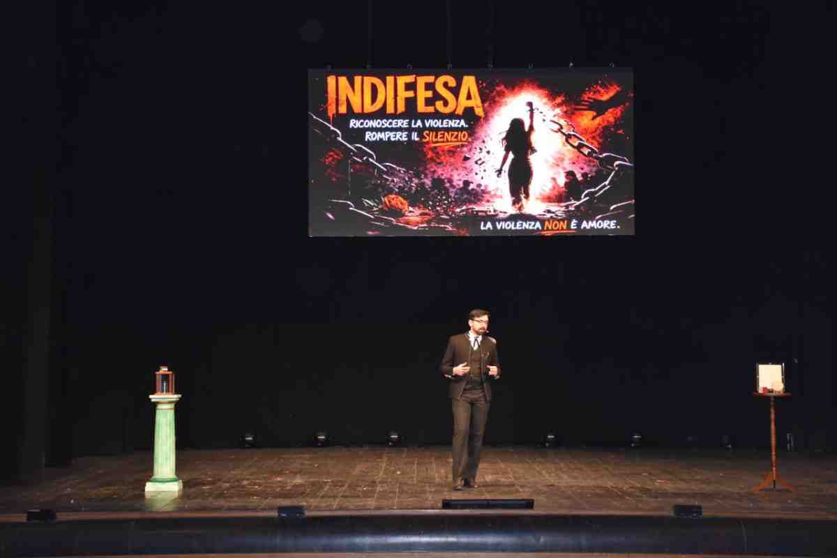 Orta Nova accoglie “InDifesa”, lo stupore che rompe il silenzio della violenza sulle donne Orta Nova accoglie “InDifesa”, lo stupore che rompe il silenzio della violenza sulle donne