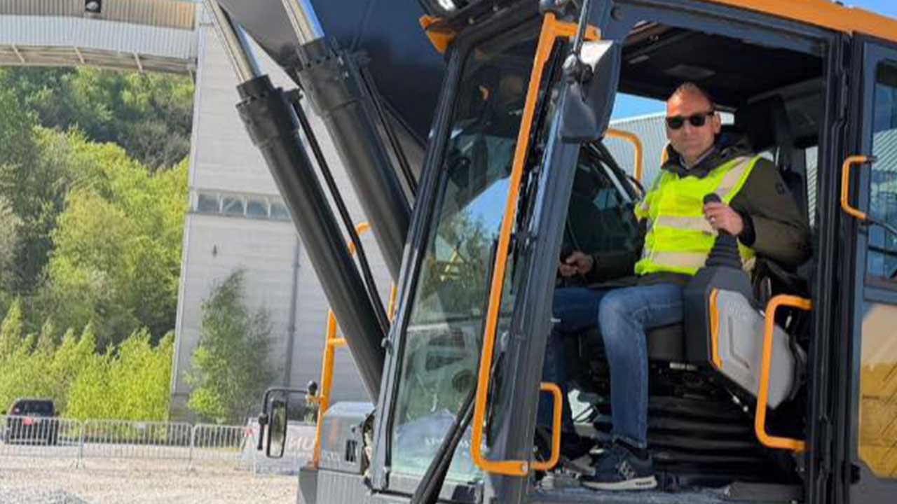 Da Apricena al Parlamento: il sindaco Potenza sta davvero preparando la corsa per Roma? Da Apricena al Parlamento: il sindaco Potenza sta davvero preparando la corsa per Roma?
