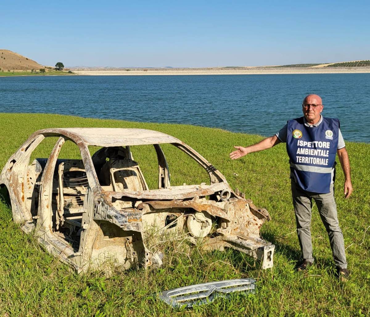 “Basta! Ogni giorno la nostra terra viene violentata da roghi di carcasse d’auto” l’appello di Marasco “Basta! Ogni giorno la nostra terra viene violentata da roghi di carcasse d’auto” l’appello di Marasco
