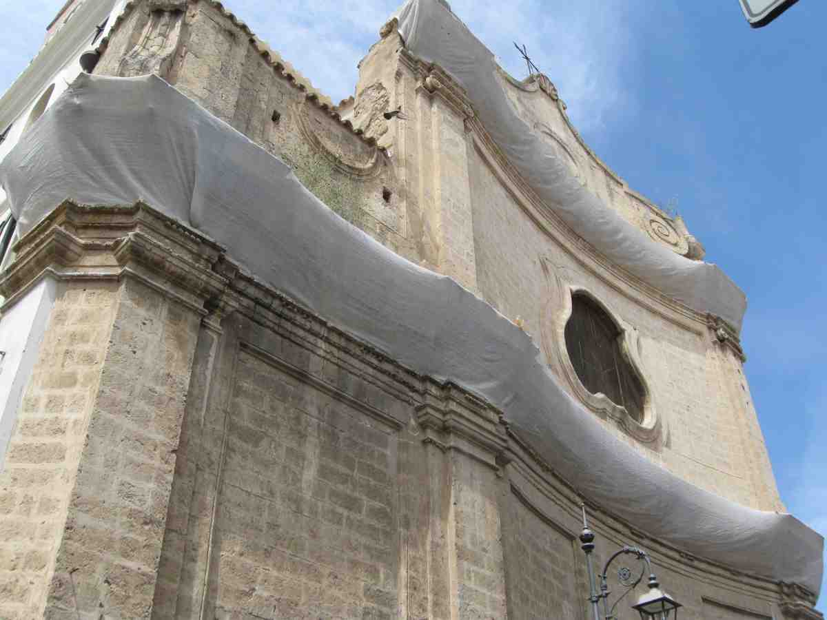 Foggia, la Chiesa di San Tommaso cade a pezzi Foggia, la Chiesa di San Tommaso cade a pezzi