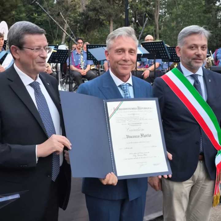 Festa della Repubblica: San Nicandro Garganico celebra l’80° anniversario e il nuovo Cavaliere Vincenzo Florio Festa della Repubblica: San Nicandro Garganico celebra l’80° anniversario e il nuovo Cavaliere Vincenzo Florio