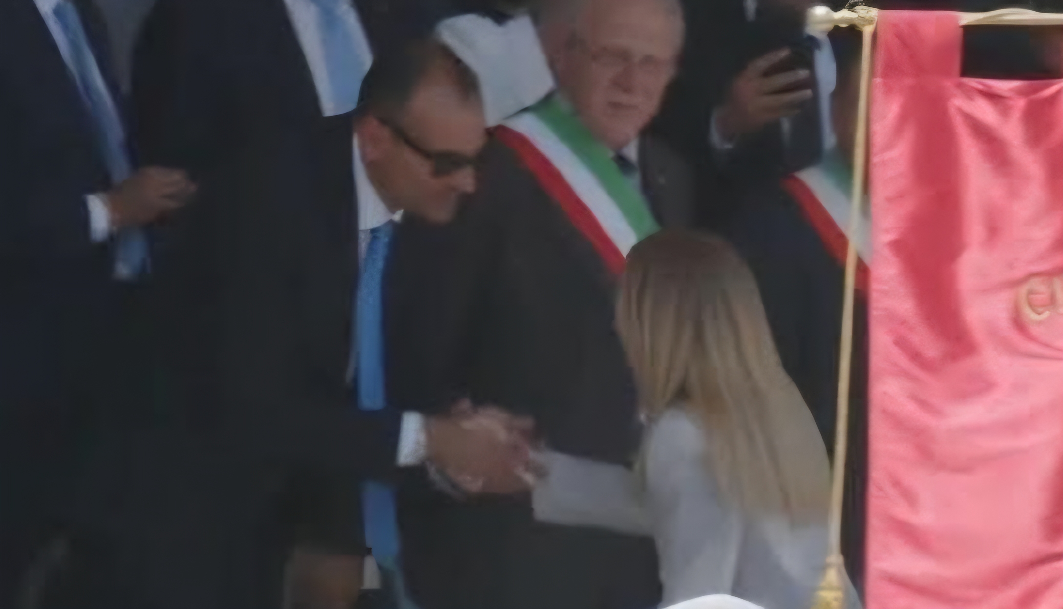 “Una terra che chiede sicurezza e legalità”: il sindaco di Apricena incontra la Premier Meloni ai Campi Diomedei “Una terra che chiede sicurezza e legalità”: il sindaco di Apricena incontra la Premier Meloni ai Campi Diomedei