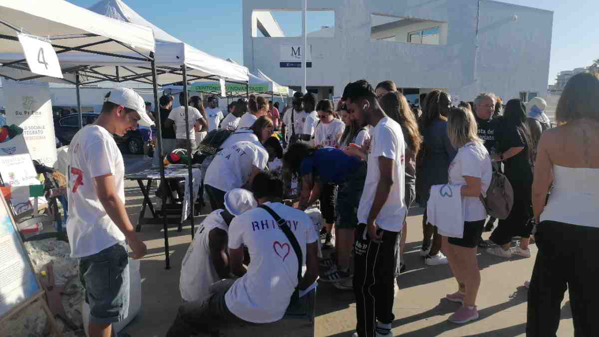 Manfredonia diventa Piazza Mondo: voci, colori, musiche per la “Giornata del Rifugiato” Manfredonia diventa Piazza Mondo: voci, colori, musiche per la “Giornata del Rifugiato”