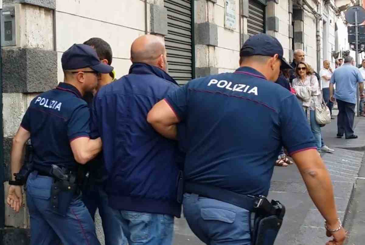 Torremaggiore: folle inseguimento, arrestato fuggitivo. Quattro agenti feriti Torremaggiore: folle inseguimento, arrestato fuggitivo. Quattro agenti feriti