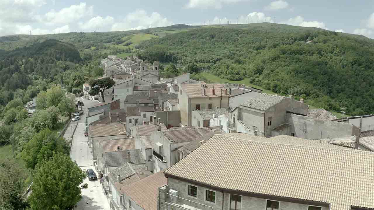 “Non solo turisti, venite a vivere qui”: la rivoluzione di Celle, Castelluccio e Faeto contro lo spopolamento “Non solo turisti, venite a vivere qui”: la rivoluzione di Celle, Castelluccio e Faeto contro lo spopolamento
