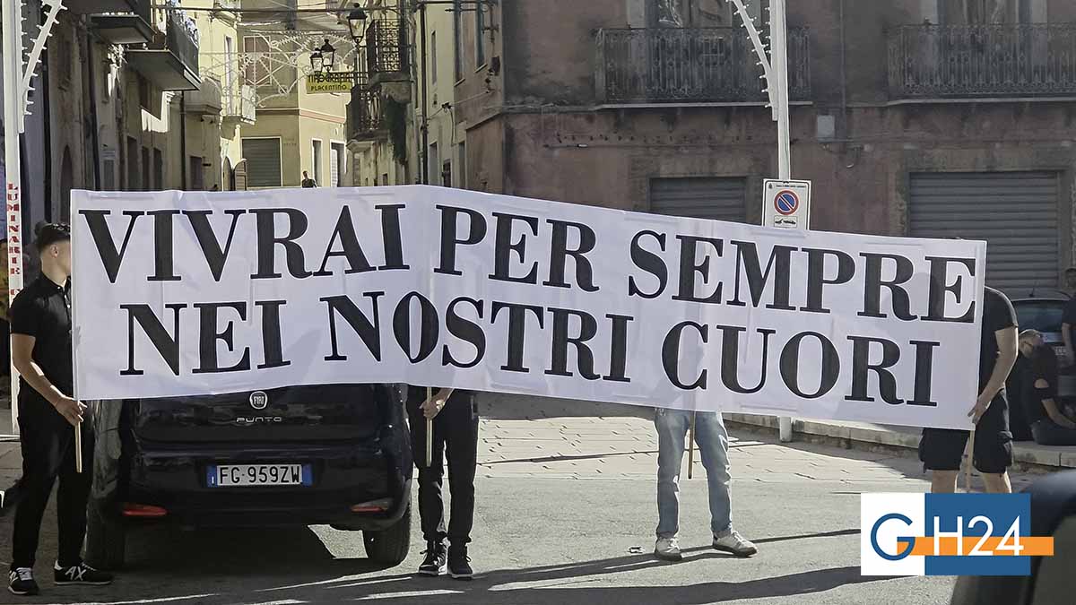 San Nicandro Garganico si ferma per l’ultimo saluto a Giorgio San Nicandro Garganico si ferma per l’ultimo saluto a Giorgio