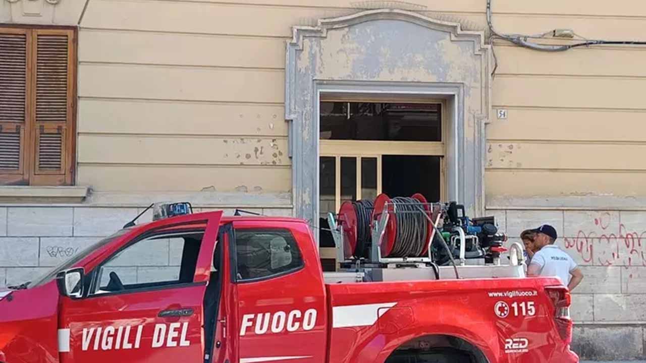 Cortocircuito fatale a Foggia: anziana muore nell’incendio del suo appartamento. I parenti: “Rifiutava aiuti” Cortocircuito fatale a Foggia: anziana muore nell’incendio del suo appartamento. I parenti: “Rifiutava aiuti”