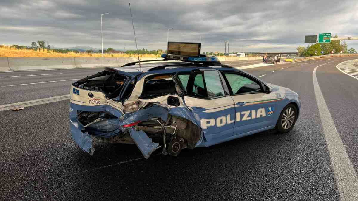 Polizia Autostradale di Foggia, il SAP contro le pattuglie a tre operatori: “Scelta pericolosa” Polizia Autostradale di Foggia, il SAP contro le pattuglie a tre operatori: “Scelta pericolosa”