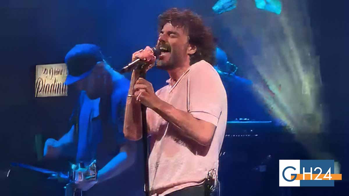 Francesco Renga incanta Peschici: Piazza Pertini canta all’unisono Francesco Renga incanta Peschici: Piazza Pertini canta all’unisono