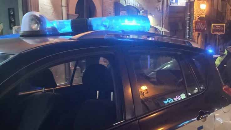 Notte di inseguimenti a Torremaggiore: investe un agente e tenta la fuga, arrestato Notte di inseguimenti a Torremaggiore: investe un agente e tenta la fuga, arrestato